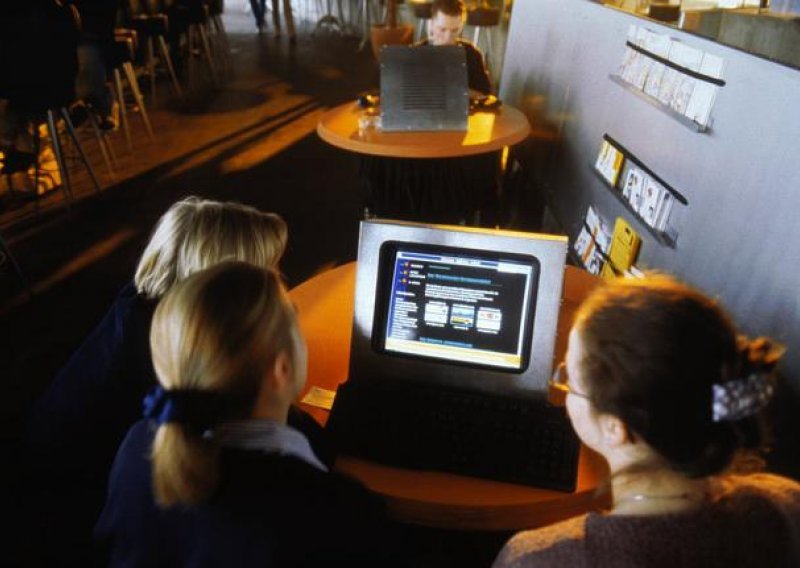 Nadzor interneta u internet cafeima