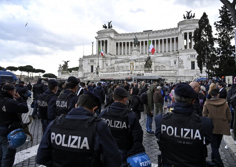 Bolesnik na Apeninima: Izgledna pobjeda Berlusconija i crne desnice u Italiji nova je glavobolja za cijelu Europu
