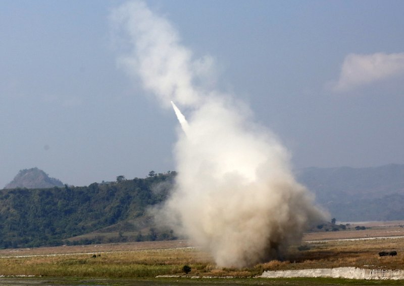 Ukrajina tvrdi da je uz pomoć HIMARS-a uništila 50 ruskih skladišta streljiva