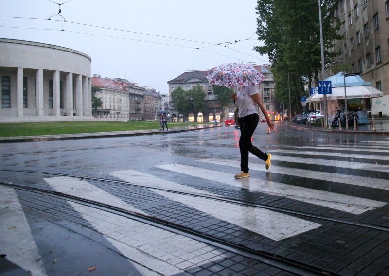 Naoblačenje sa sjeverozapada; stižu pljuskovi i grmljavina