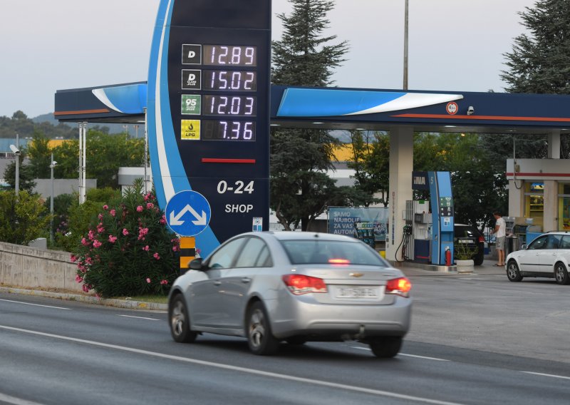 [FOTO/VIDEO] Nove cijene: Osnovno gorivo pojeftinilo, premium na nekim postajama bitno poskupio