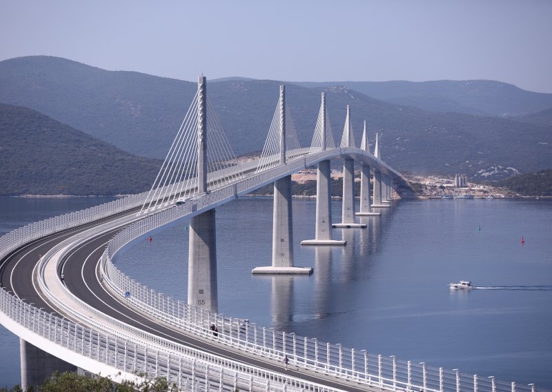 [FOTO/VIDEO] Strani mediji o Pelješkom mostu: Hrvatska novim mostom zaobilazi BiH na putu do Dubrovnika