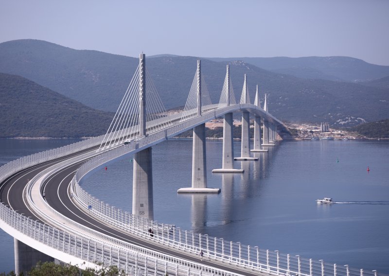 [FOTO/VIDEO] Strani mediji o Pelješkom mostu: Hrvatska novim mostom zaobilazi BiH na putu do Dubrovnika
