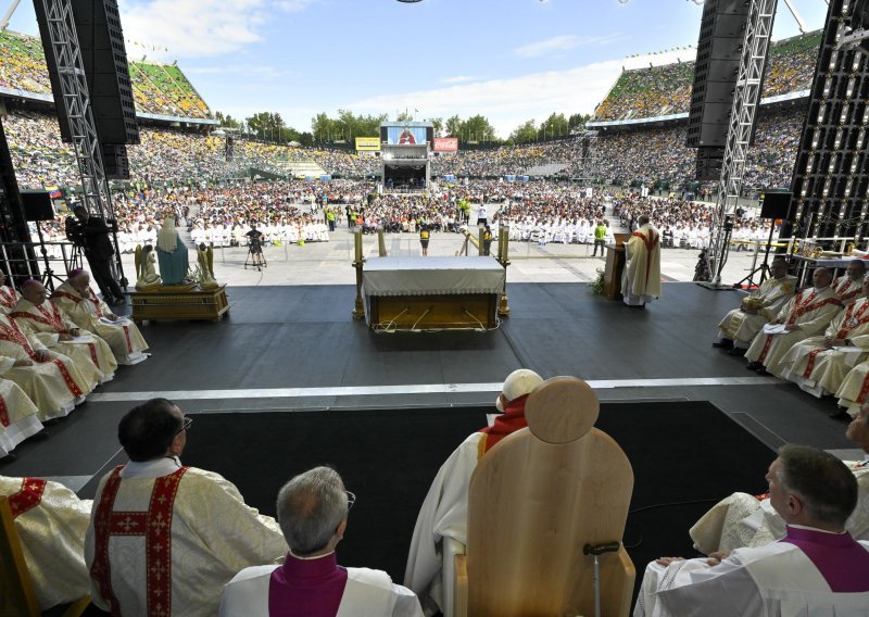 Papa na misi u Edmontonu pozvao na kraj nasilja i marginalizacije