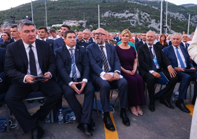 [FOTO] Ljevica, desnica, centar: Pogledajte koje su političke face uveličale proslavu otvorenja Pelješkog mosta