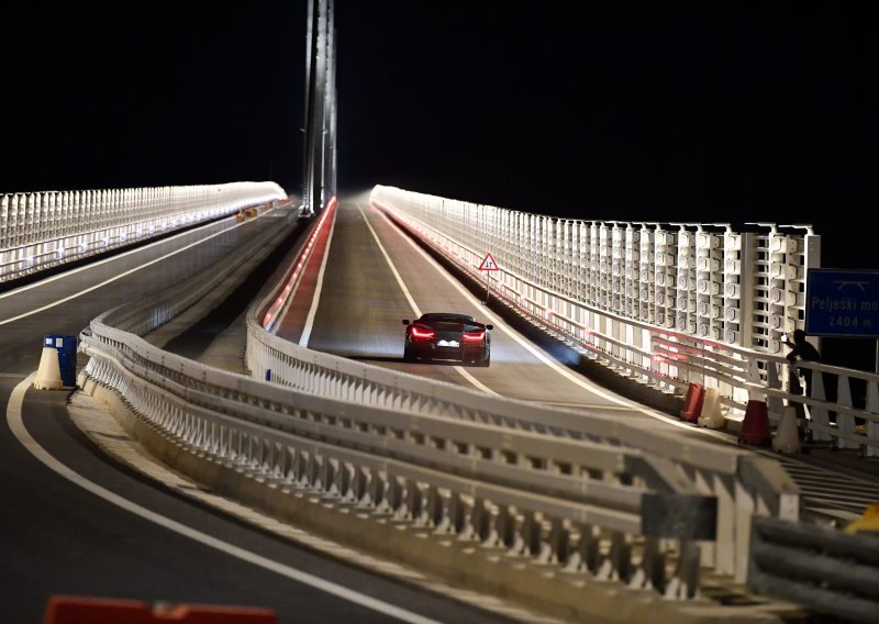 [VIDEO/FOTO] Nevera i vatromet: Ovako je izgledao vrhunac otvaranja Pelješkog mosta