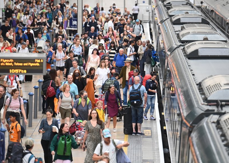 Britanija: Putnički kaos zbog štrajka željezničara
