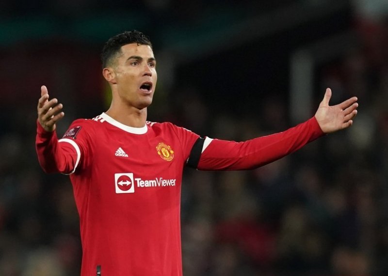 Razočarani Cristiano Ronaldo napustio je pregovore s čelnicima Uniteda, a onda mu je iz Madrida stigla katastrofalna poruka...