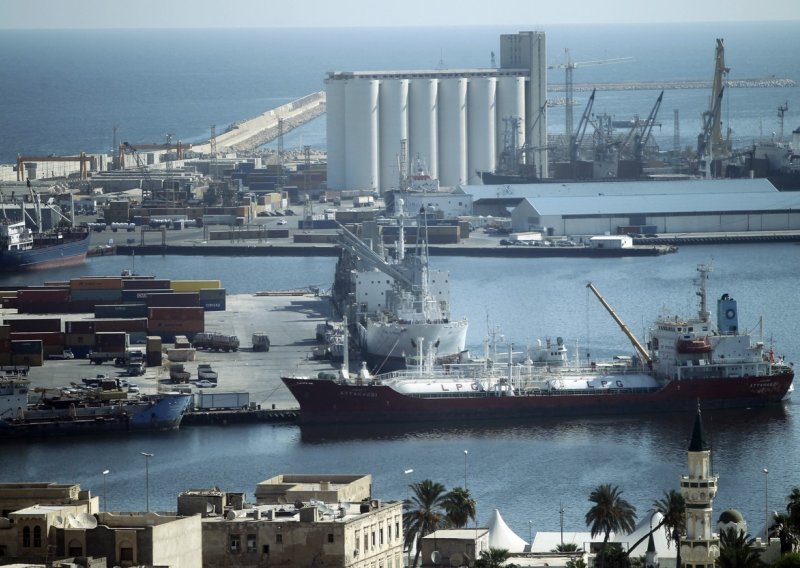 Sirijski brod pod sankcijama s ukrajinskim ječmom i brašnom pristao u Tripoliju