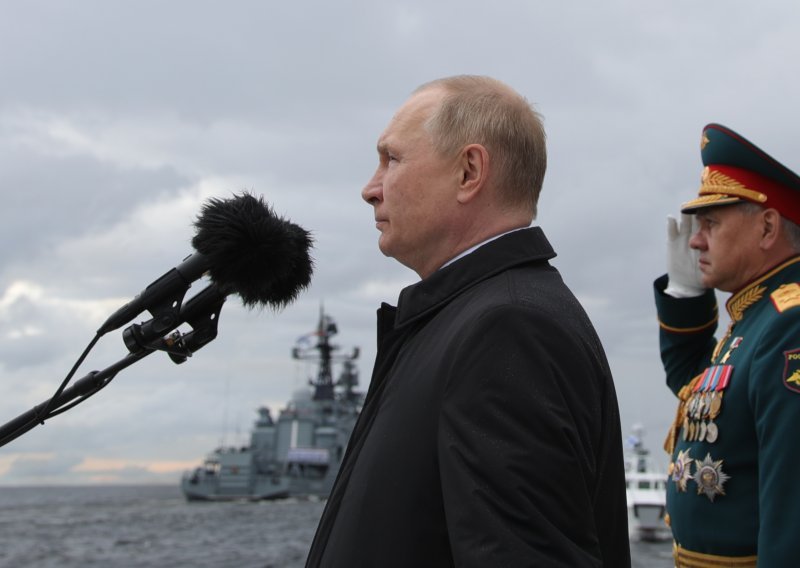 Putin tvrdi da će ruska mornarica u narednim mjesecima dobiti oružje koje naziva zastrašujućim