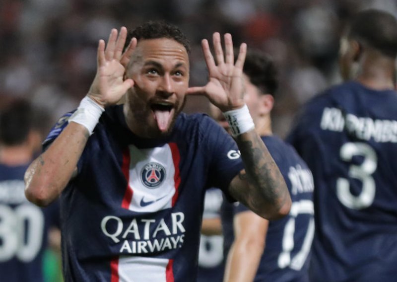 [FOTO] PSG je uvjerljivom pobjedom krenuo u novu sezonu; Leo Messi, Neymar i Sergio Ramos osigurali prvi trofej