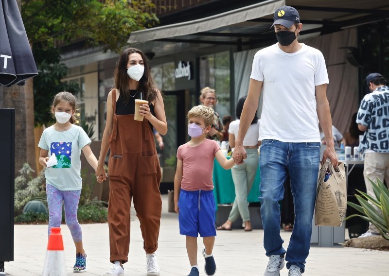 Mila Kunis i Ashton Kutcher s djecom u shoppingu, mnogima za oko zapeo jedan detalj