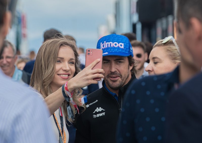 Fernando Alonso opet mijenja momčad; poziv milijardera nije mogao odbiti, a poznat je i glavni razlog ovog transfera