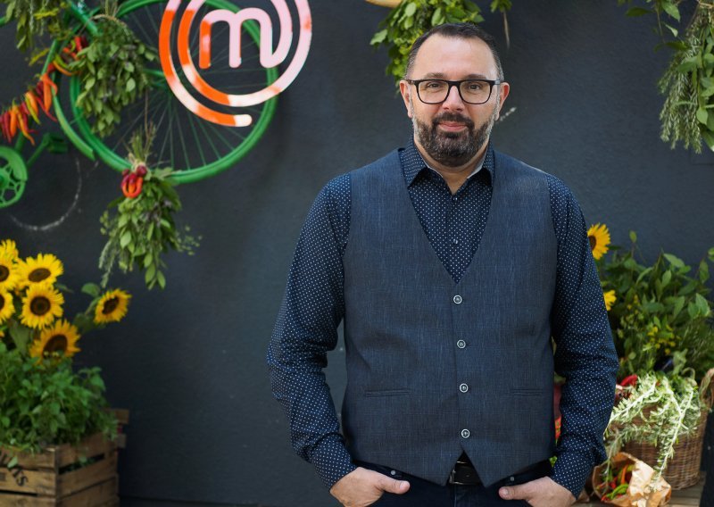 MasterChef Damir Tomljanović raznježio obiteljskom fotografijom, mnogi primijećuju veliku sličnost s njegovom 'malom kopijom'