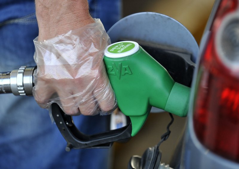 Ovo su nove cijene goriva; dobre vijesti za one koji misle tankati tek sutra