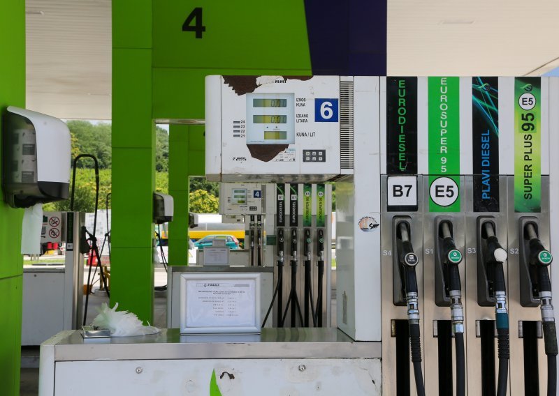Nove cijene na benzinskim postajama, pojeftinila i premium goriva