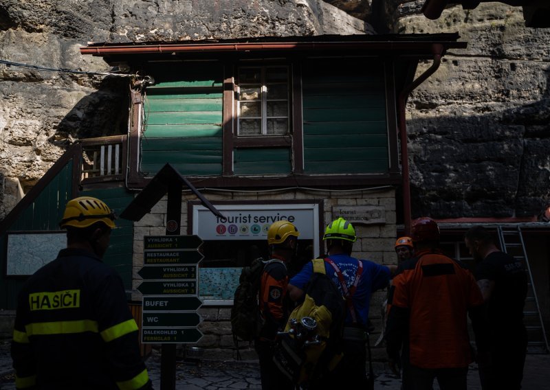 U češkom nacionalnom parku s požarom se bori 900 vatrogasaca, vatrom zahvaćeno 1000 hektara zemlje