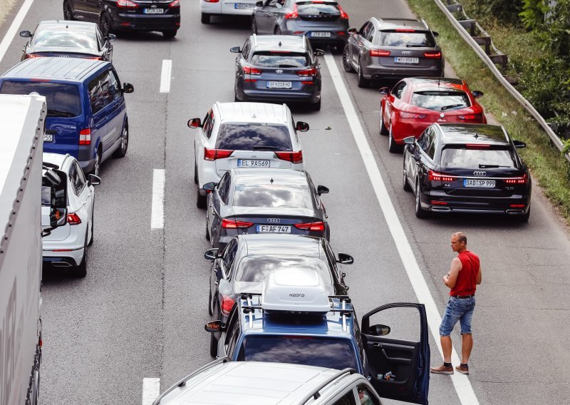 HAC za vikend zabilježio povijesne brojke: U tri dana prošlo gotovo milijun vozila