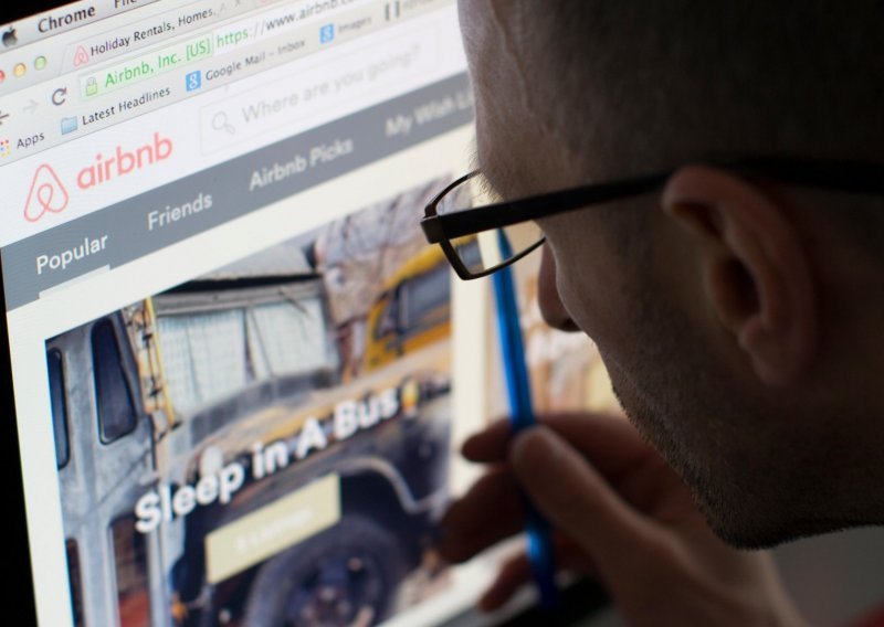 Airbnb želi stati na kraj iznajmljvačima koji otkazuju rezervacije radi bolje zarade - kazne će ići do 1000 dolara