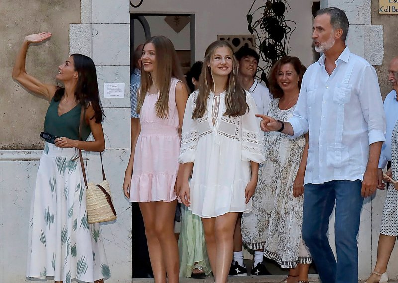 Mama kao modni uzor: Kćeri kraljice Letizije prate je u stopu pri odabiru obuće