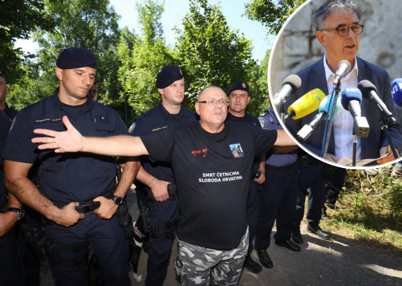 [FOTO/VIDEO] Srpsko narodno vijeće organiziralo komemoraciju u Deringaju, Keleminac i ekipa ih pokušali zaustaviti