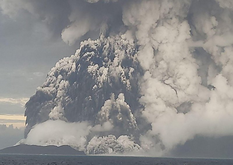 Vulkan na Tongi 'ispljunuo' u zrak količine vodene pare koje bi mogle dodatno ugroziti klimu