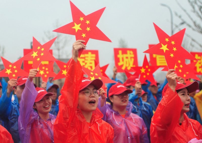 Kineska mladež čista je suprotnost vršnjaka na Zapadu: Nacionalisti su, bogatiji i školovaniji od roditelja, a kritiziranje vlasti smatraju izdajom