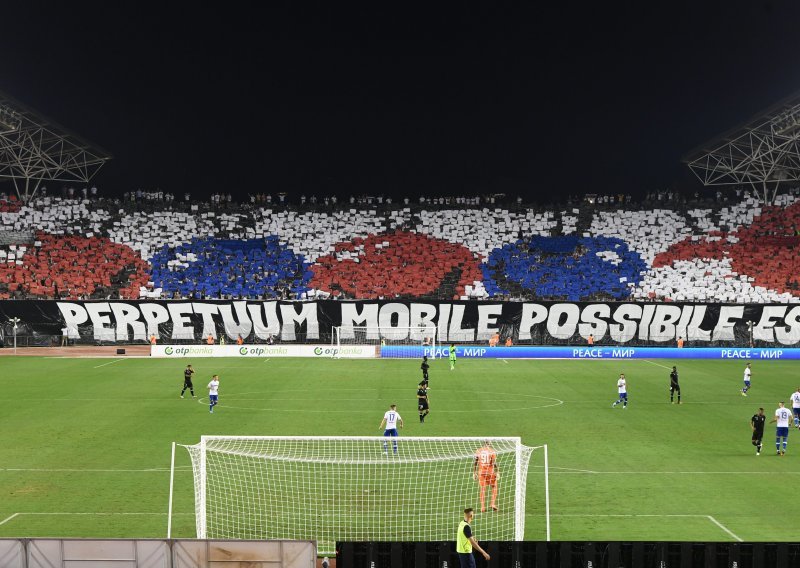 [VIDEO/FOTO] Pogledajte fantastičnu atmosferu na Poljudu i novu koreografiju Torcide; više od 30.000 navijača bodri Hajduk