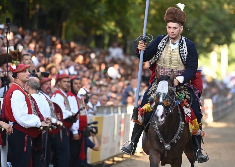 U Sinju kreću alkarske svečanosti, dolazi državni vrh, ali i prvi strani predsjednik u povijesti