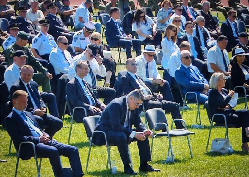 [VIDEO/FOTO] Milanović se potrudio da ni obilježavanje Oluje ne prođe bez skandala: Dok je Plenković govorio, on je gledao u mobitel