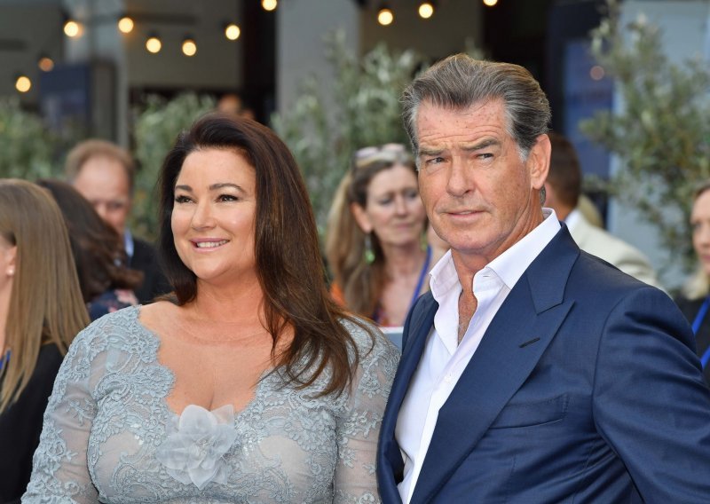 Pierce Brosnan na 21. godišnjicu braka objavio fotografiju s vjenčanja uz dirljivu poruku: 'Mogao bih sve opet'