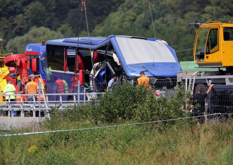 [FOTO/VIDEO] Iako je tahograf u potpunosti uništen, utvrđeno je tko je upravljao autobusom prilikom stravične nesreće