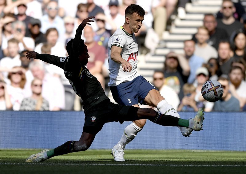 [FOTO] Ivan Perišić debitirao u uvjerljivoj pobjedi Tottenhama, gosti su poveli, ali je zatim uslijedio tornado 'Spursa'