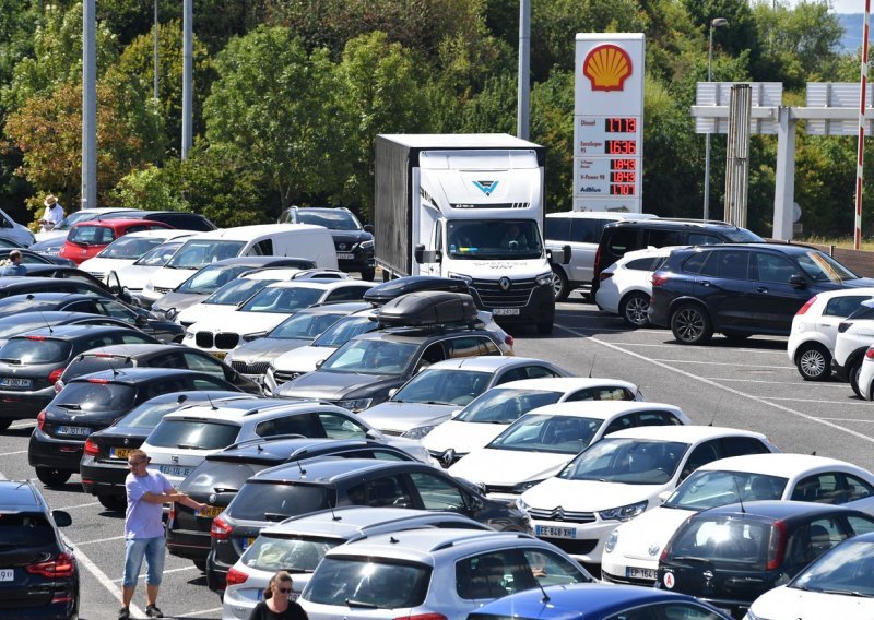 Neki su pozivali da se gorivo toči u Hrvatskoj, Šušnjar im poručio: Nema benzinskog turizma