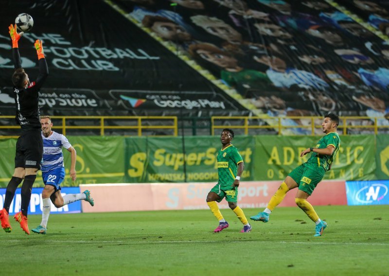 [VIDEO] Trenutak koji je oduševio sve na stadionu; pogledajte kako je dežurni vatrogasac proslavio pobjednički gol Istre 1961