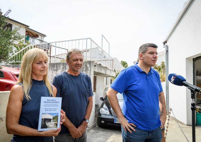 [FOTO] Grmoja s bračnim parom 'u agoniji': Dosta je samovolje lokalnog šerifa Petrine!