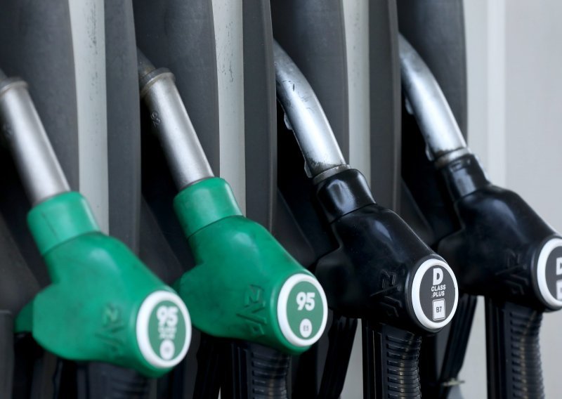 Od danas jeftinija i premium goriva, evo kakve su cijene na crpkama