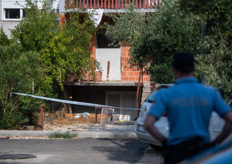 [VIDEO/FOTO] Policija objavila detalje: Noćas je eksplozivnom napravom na terasi u Zadru ozlijeđen muškarac