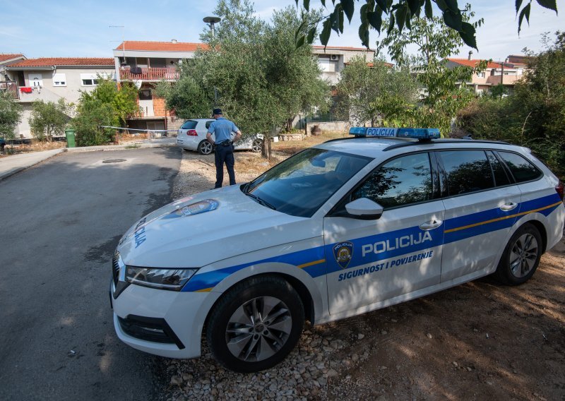 [FOTO] Stanovnike Zadra oko ponoći uznemirila eksplozija, u Novom Bokanjcu pronađena ozlijeđena osoba