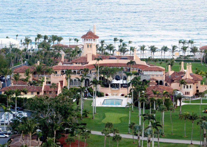 [FOTO] Trumpov dom na Floridi našao se na udaru FBI-ja, evo što znamo o velebnom zdanju Mar-a-lago, kojeg nazivaju i 'zimska' Bijela kuća