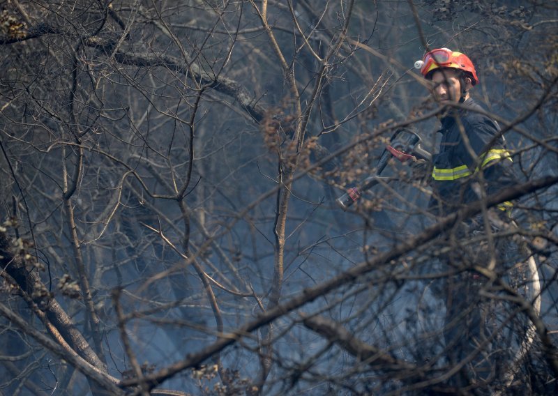 Lokaliziran požar kod Skradina