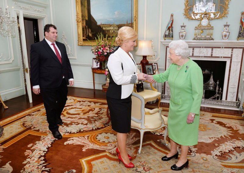 Evo što je Kolinda Grabar Kitarović odjenula za susret s kraljicom
