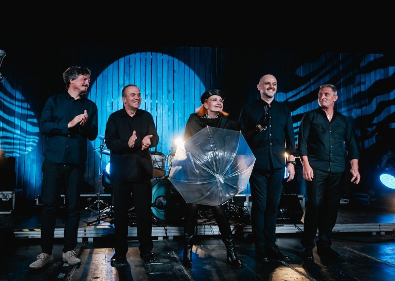 [FOTO] Josipa Lisac održala fantastičan koncert na jakoj šibenskoj buri