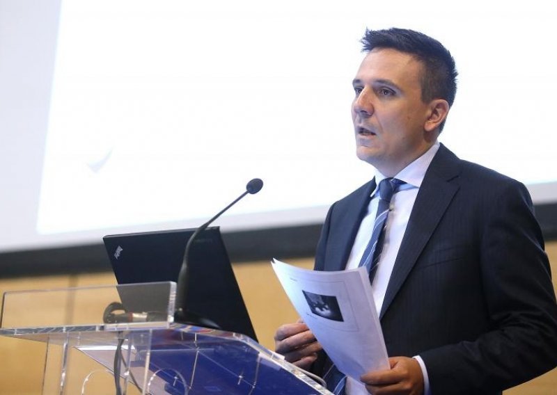 Vladin model za švicarce je 'salto mortale' i usporit će gospodarski rast