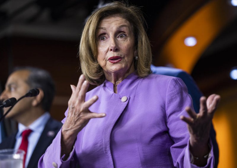 Pelosi se nasmijala na pitanje o sankcijama Kine protiv njezine obitelji: 'Koga briga?'