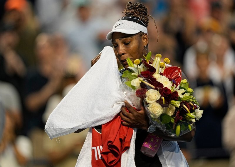 Serena Williams se slomila pred gledateljima; teško je pronalazila riječi, glas joj je drhtao, suze su samo krenule...