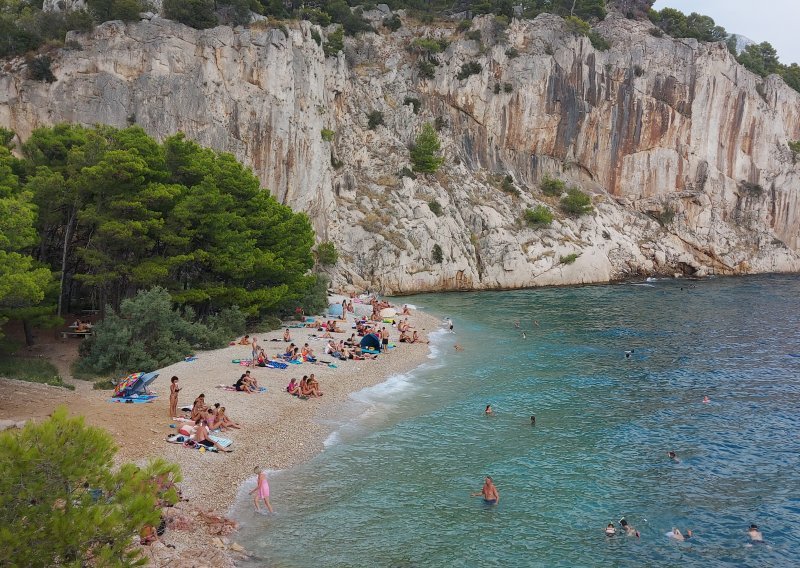 Pobuna nudista: Ostaju i ne skidaju kupaće kostime, to je manjak poštovanja!