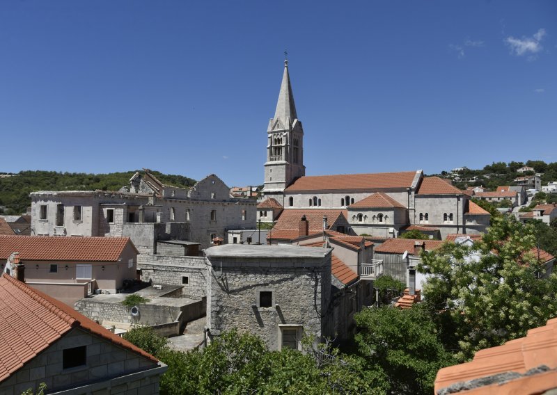 Ugostitelji na Braču doniraju napojnice udruzi roditelja djece s poteškoćama u razvoju