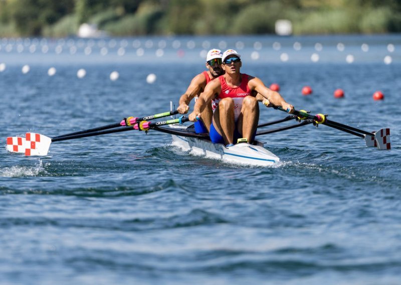 Sinkovići su suvereno izborili finale EP-a, sutra od 12.59 sati veslaju za novu zlatnu medalju