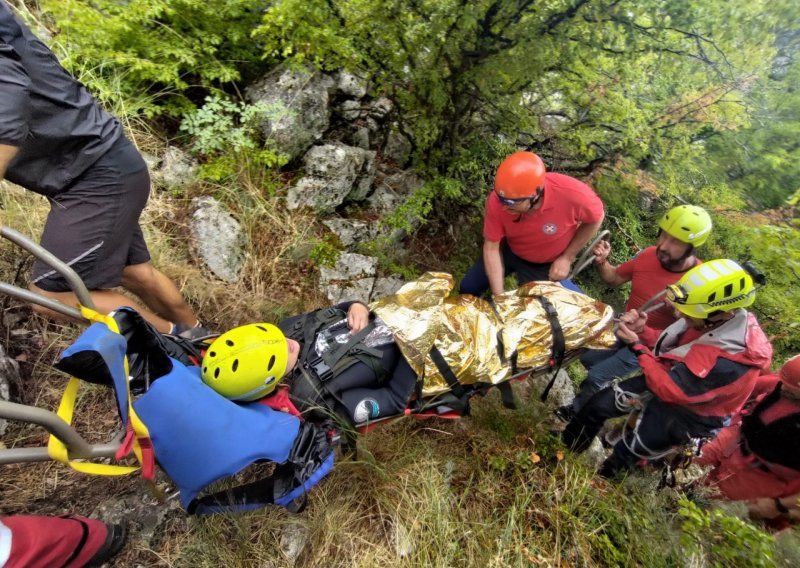 [FOTO] HGSS uslijed jakog nevremena spašavao ozlijeđenu Njemicu